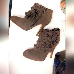 Fahrenheit brand ruffle bootie heels